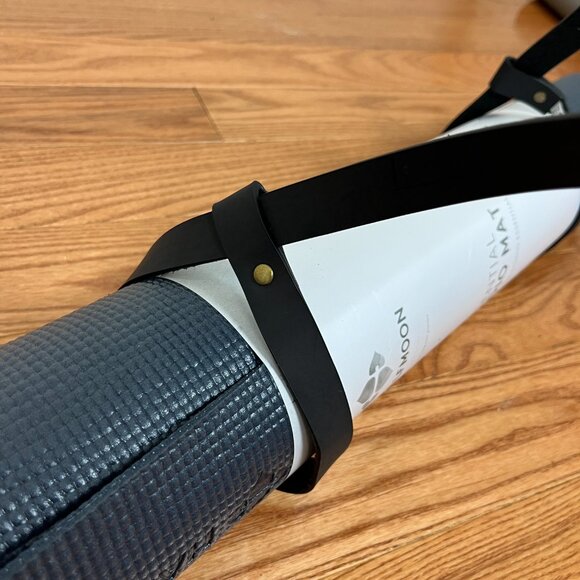 YOGA BUNDLE • Yoga mat, pleather carry strap & practice strap • NWT - Picture 6 of 9